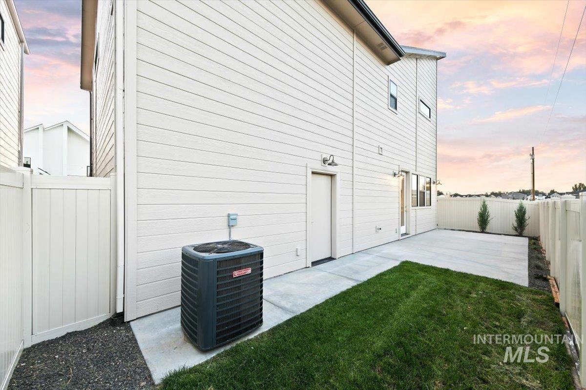 92 N Feather Reed Ave., Meridian, Idaho 83642, 3 Bedrooms, 2.5 Bathrooms, Residential For Sale, Price $609,900,MLS 98996350