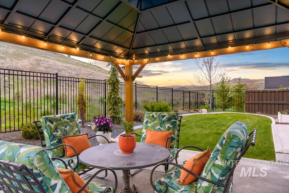 11339 N 20th Pl, Boise, Idaho 83714, 4 Bedrooms, 2.5 Bathrooms, Residential For Sale, Price $988,000, 98996351