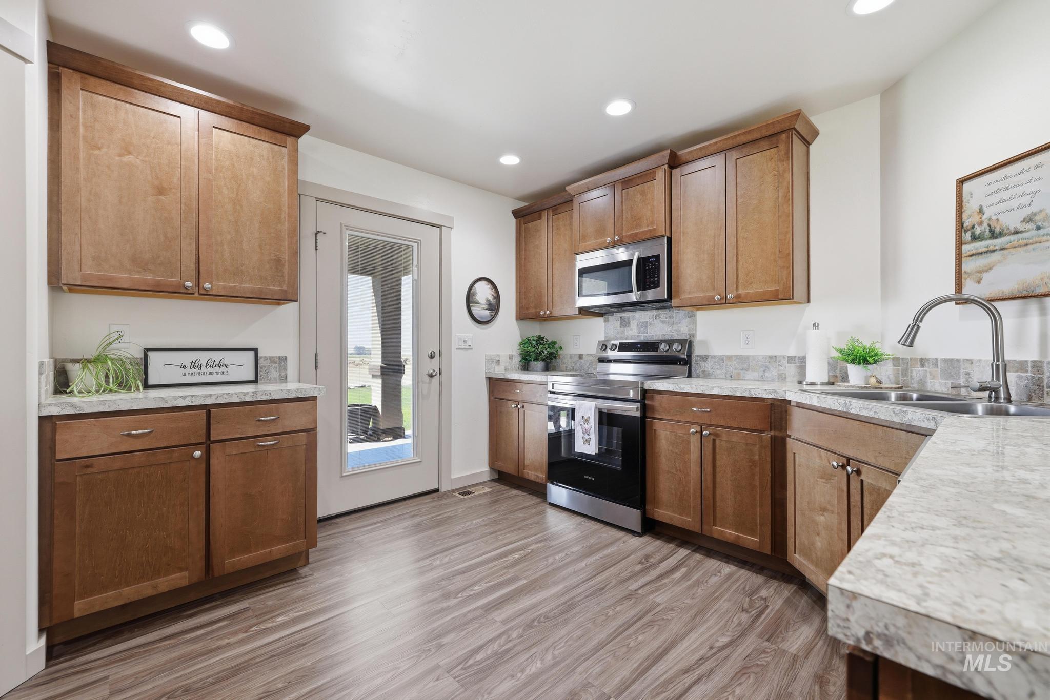 178 E Syringa Loop, Shoshone, Idaho 83352, 4 Bedrooms, 2.5 Bathrooms, Residential For Sale, Price $539,900,MLS 98996353