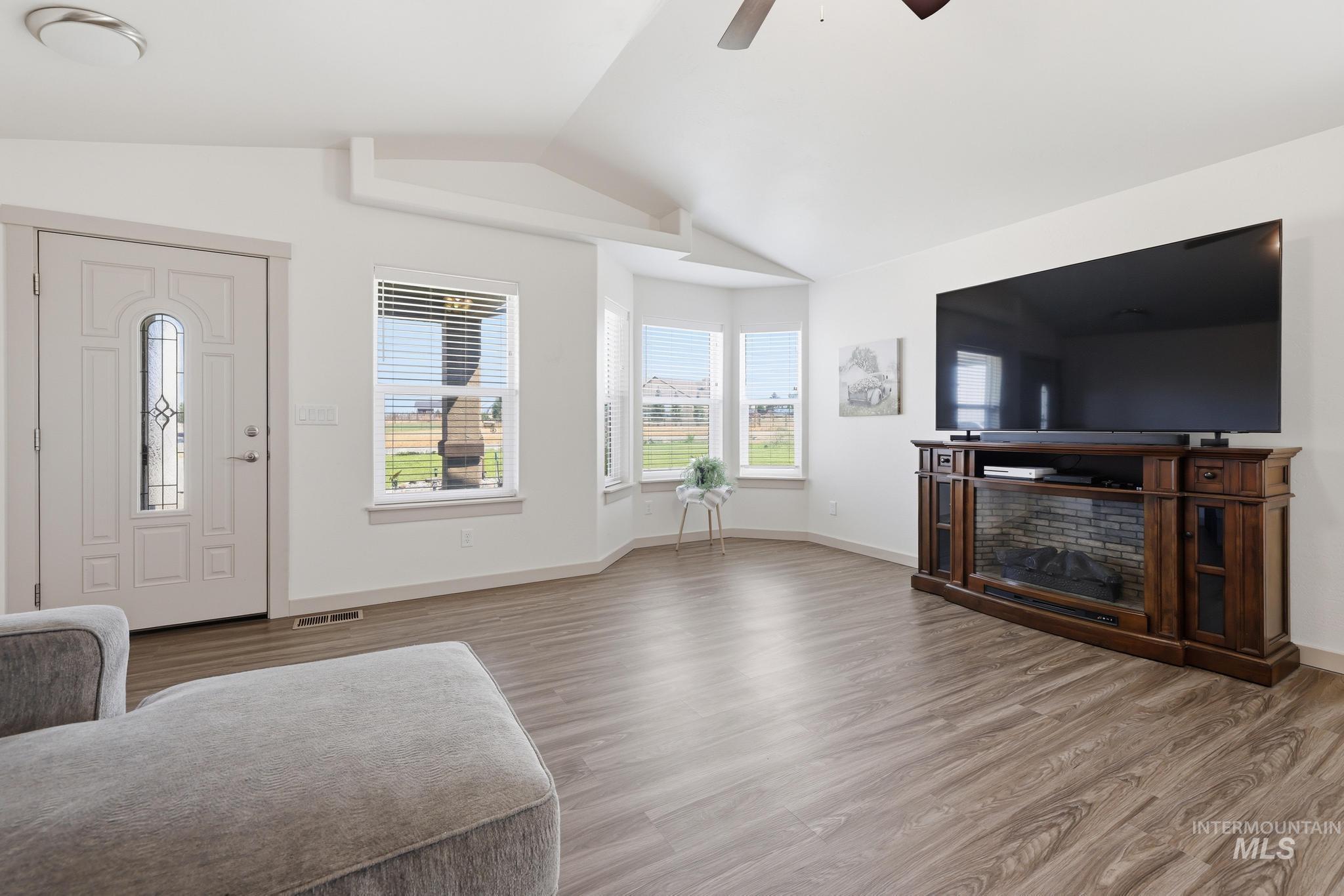 178 E Syringa Loop, Shoshone, Idaho 83352, 4 Bedrooms, 2.5 Bathrooms, Residential For Sale, Price $539,900,MLS 98996353