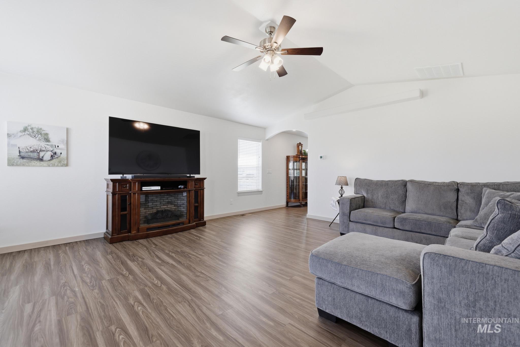 178 E Syringa Loop, Shoshone, Idaho 83352, 4 Bedrooms, 2.5 Bathrooms, Residential For Sale, Price $539,900,MLS 98996353