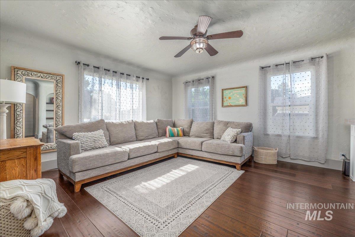 951 S Powerline, Nampa, Idaho 83686, 1 Bedroom, 1 Bathroom, Residential For Sale, Price $405,000,MLS 98996357
