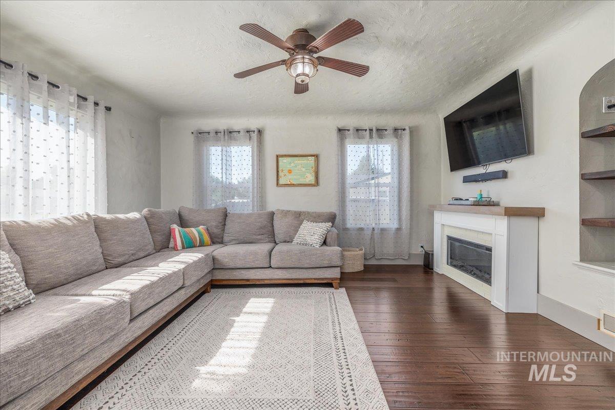 951 S Powerline, Nampa, Idaho 83686, 1 Bedroom, 1 Bathroom, Residential For Sale, Price $405,000,MLS 98996357
