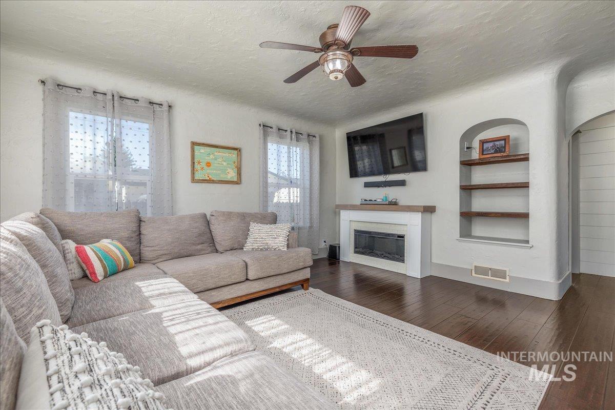 951 S Powerline, Nampa, Idaho 83686, 1 Bedroom, 1 Bathroom, Residential For Sale, Price $405,000,MLS 98996357