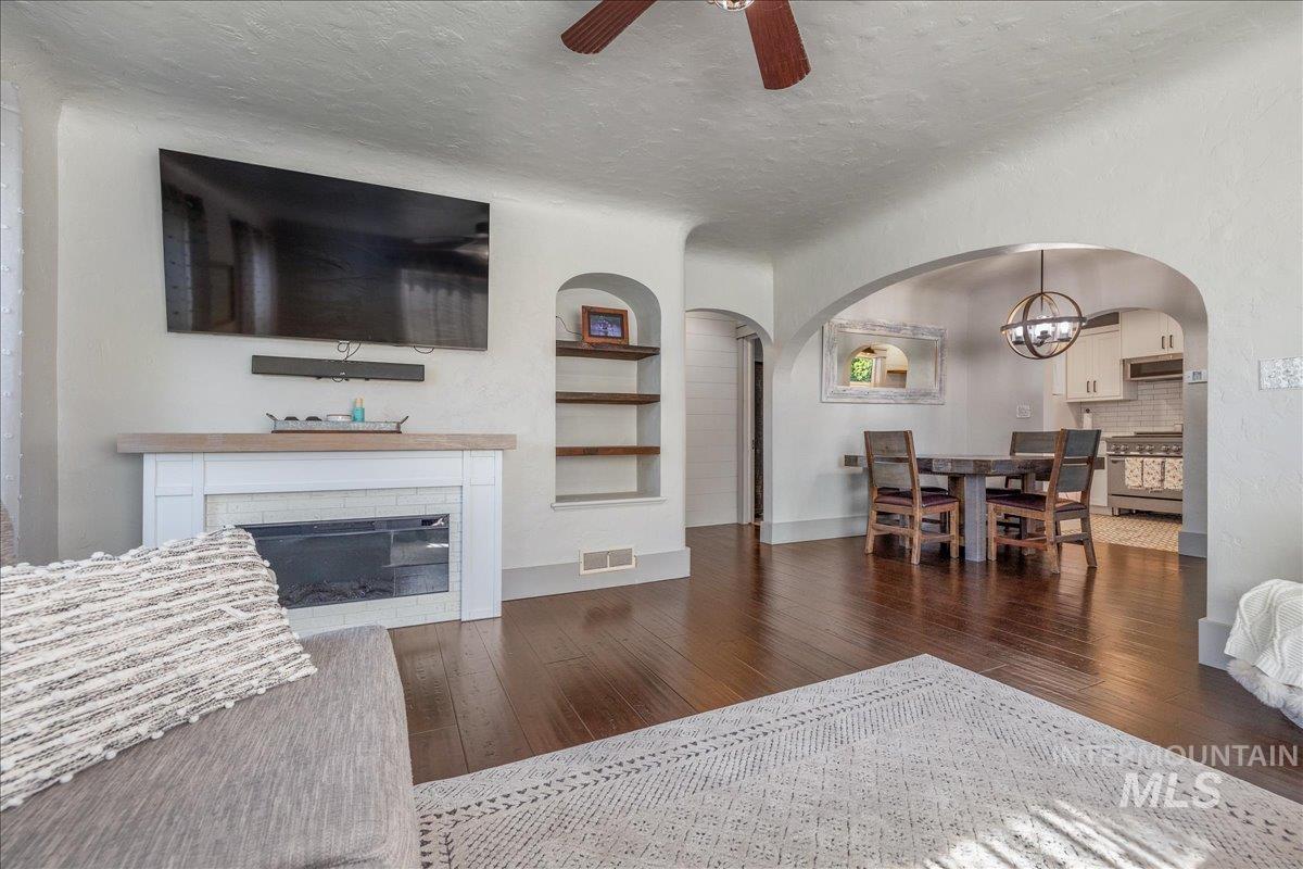 951 S Powerline, Nampa, Idaho 83686, 1 Bedroom, 1 Bathroom, Residential For Sale, Price $405,000,MLS 98996357