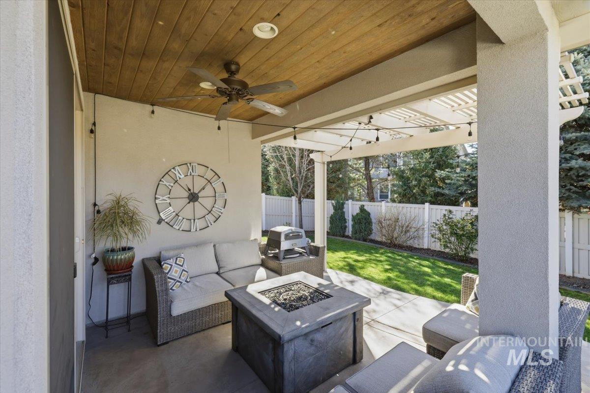 163 W Floating Feather Rd, Eagle, Idaho 83616, 3 Bedrooms, 2.5 Bathrooms, Residential For Sale, Price $619,900, 98996360