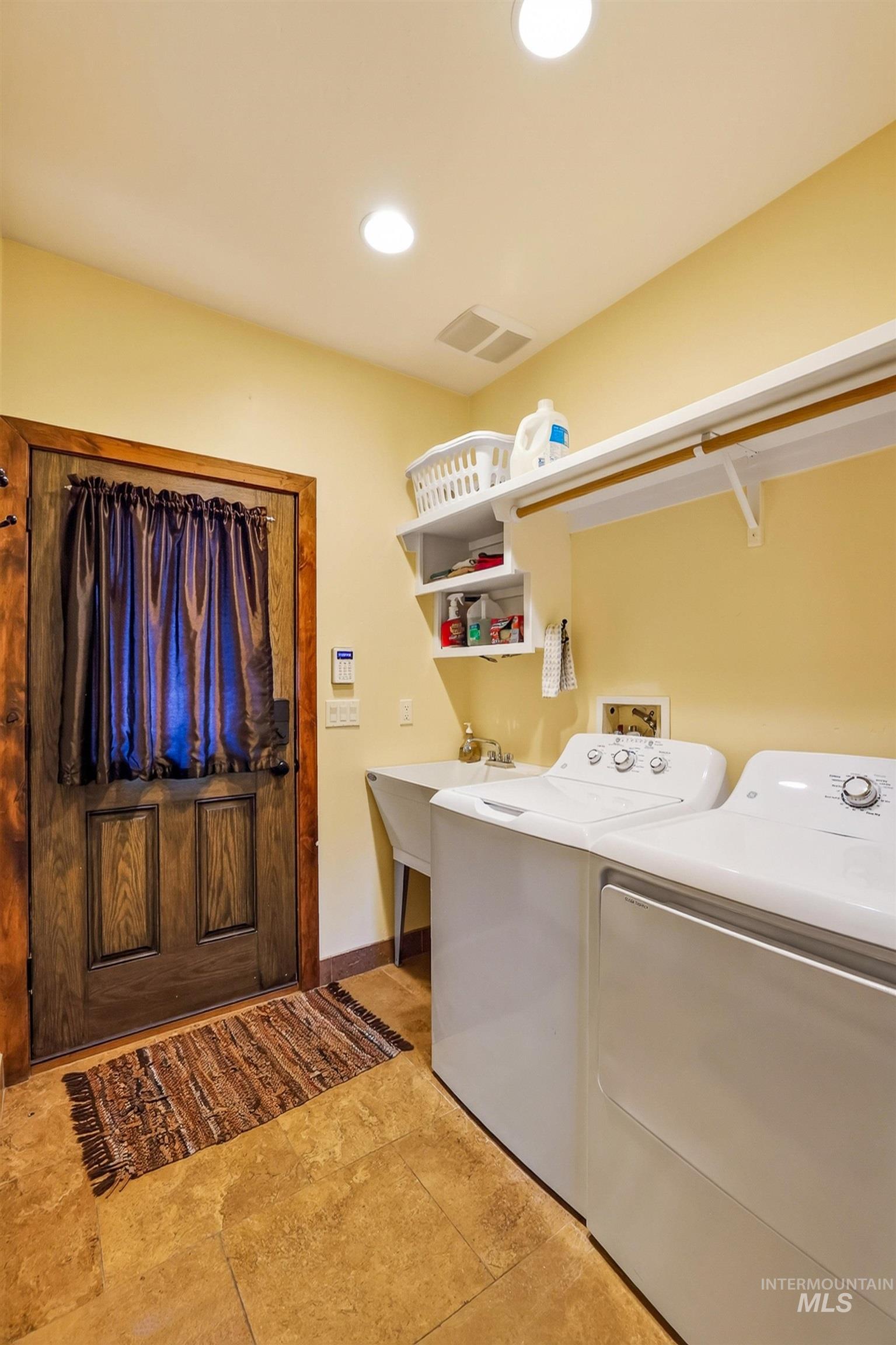 2005 Warren Wagon Rd, McCall, Idaho 83638, 3 Bedrooms, 3.5 Bathrooms, Residential For Sale, Price $1,299,000, 98996363