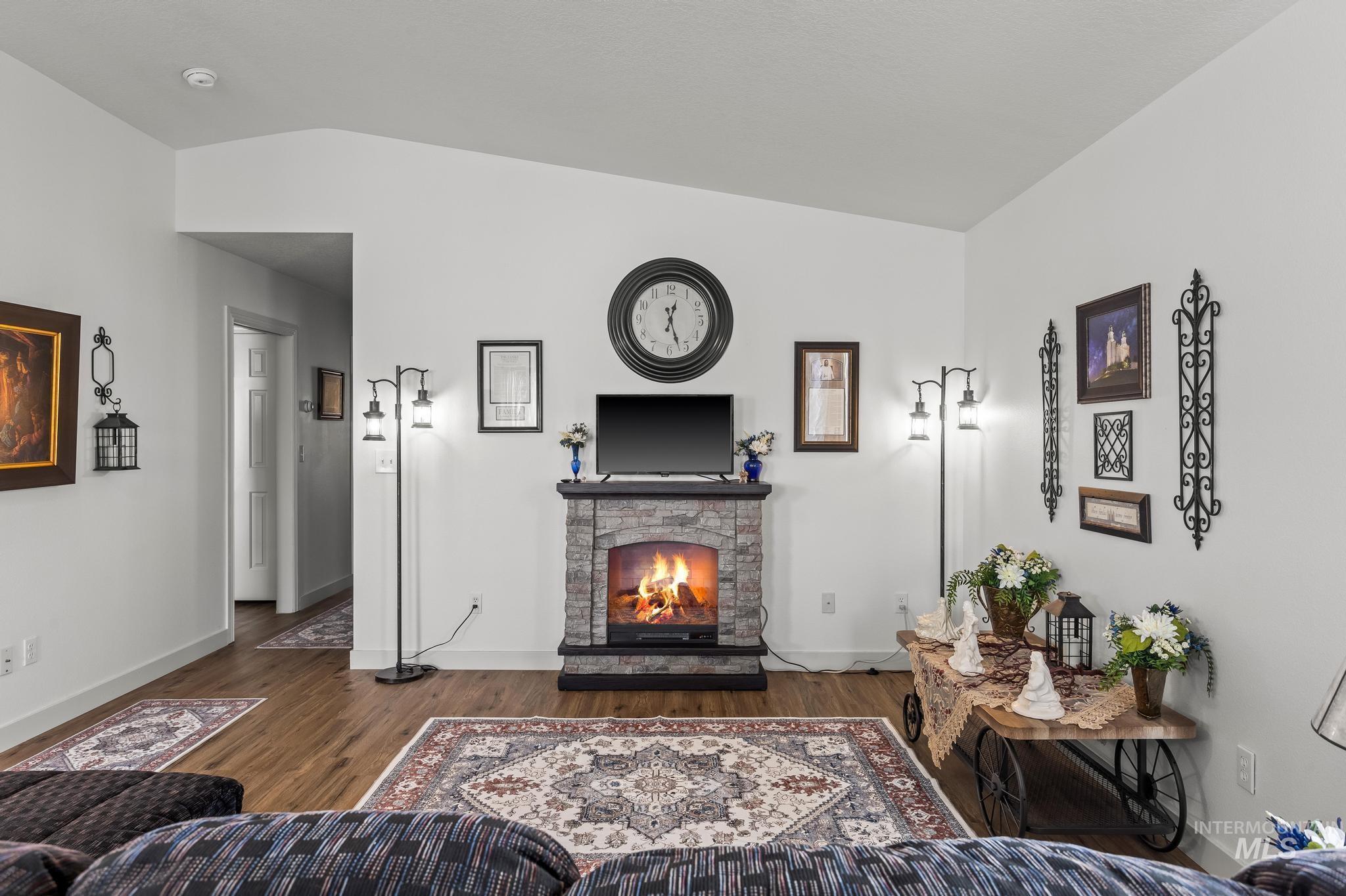 1100 Burnett Dr, Nampa, Idaho 83651, 2 Bedrooms, 2 Bathrooms, Residential For Sale, Price $280,000, 98996371