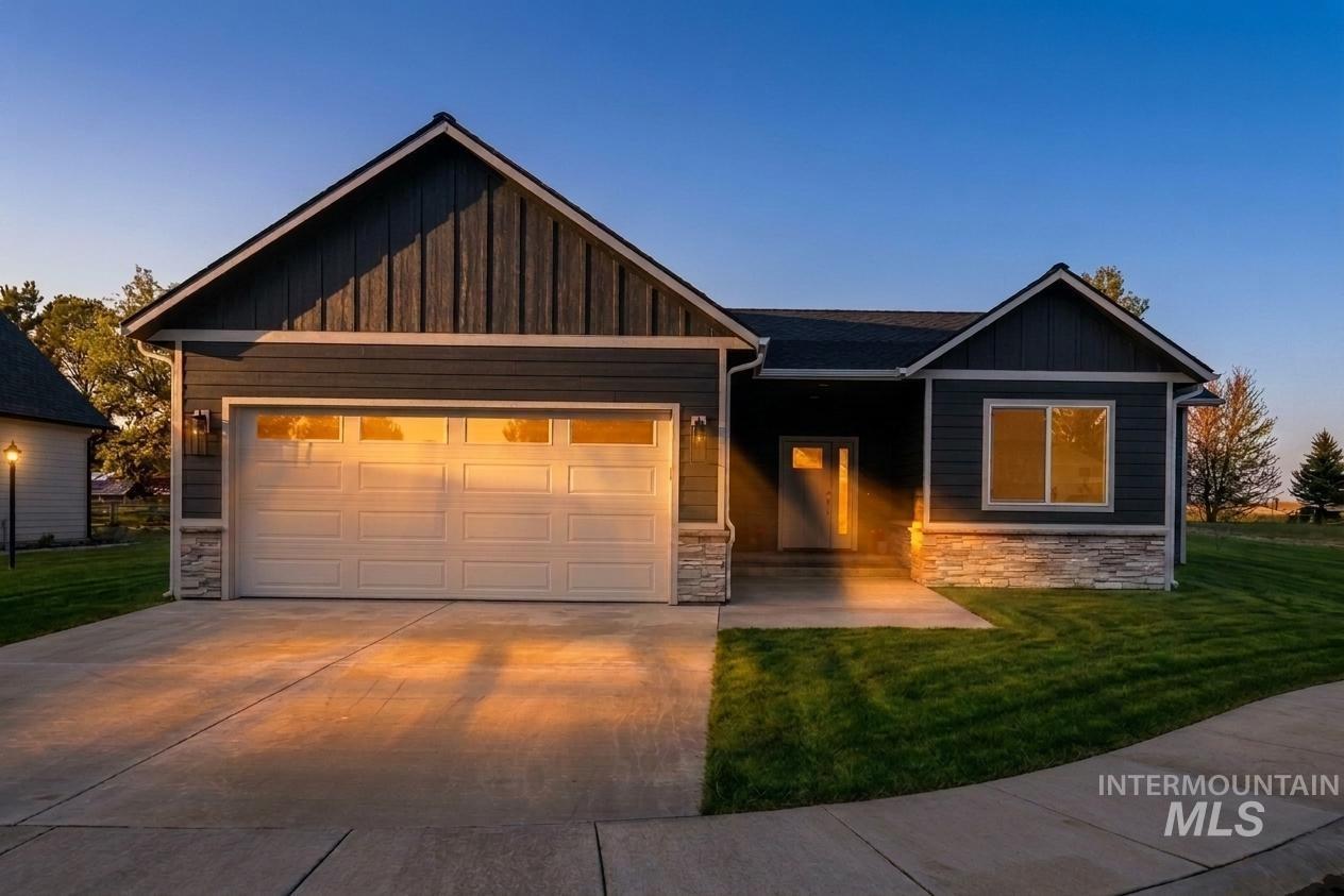 516 Maple Crt, Genesee, Idaho 83832, 3 Bedrooms, 2 Bathrooms, Residential For Sale, Price $497,500,MLS 98996373