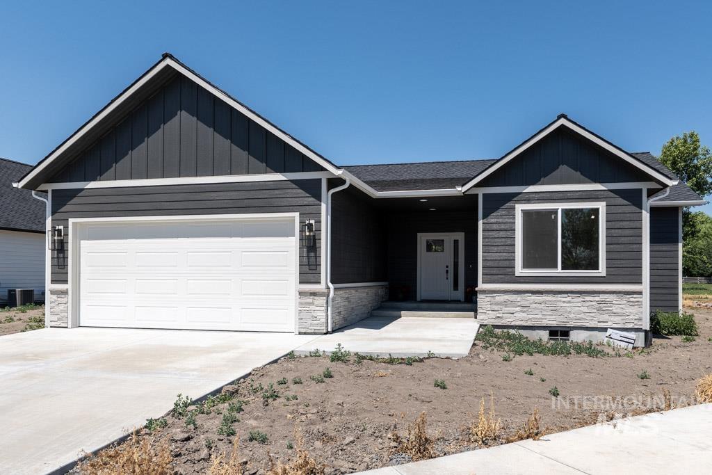 516 Maple Crt, Genesee, Idaho 83832, 3 Bedrooms, 2 Bathrooms, Residential For Sale, Price $497,500,MLS 98996373
