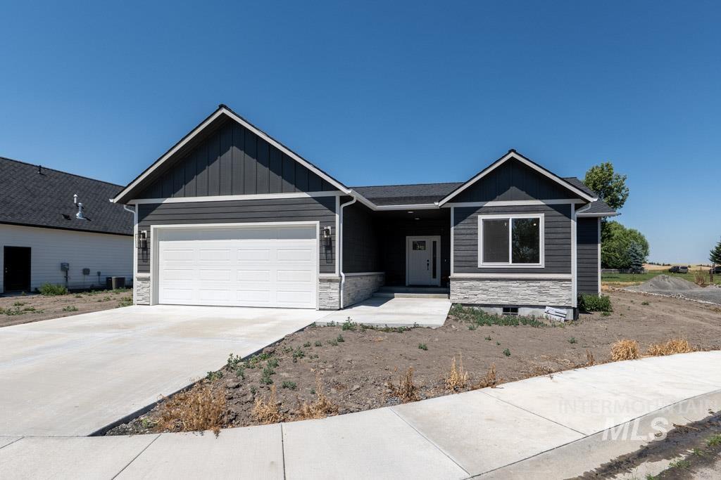 516 Maple Crt, Genesee, Idaho 83832, 3 Bedrooms, 2 Bathrooms, Residential For Sale, Price $497,500,MLS 98996373