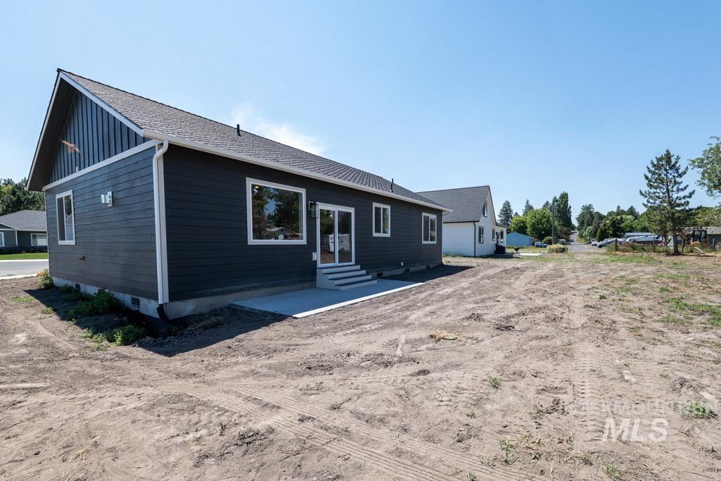 516 Maple Crt, Genesee, Idaho 83832, 3 Bedrooms, 2 Bathrooms, Residential For Sale, Price $497,500,MLS 98996373