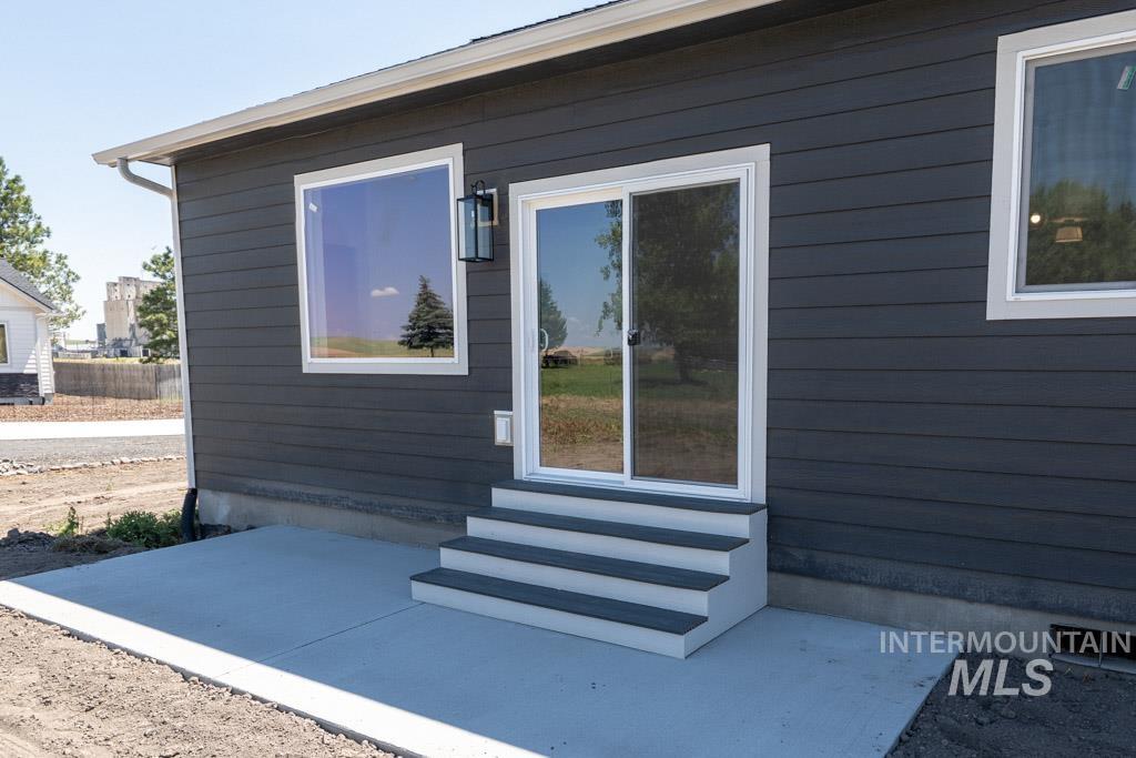 516 Maple Crt, Genesee, Idaho 83832, 3 Bedrooms, 2 Bathrooms, Residential For Sale, Price $497,500,MLS 98996373
