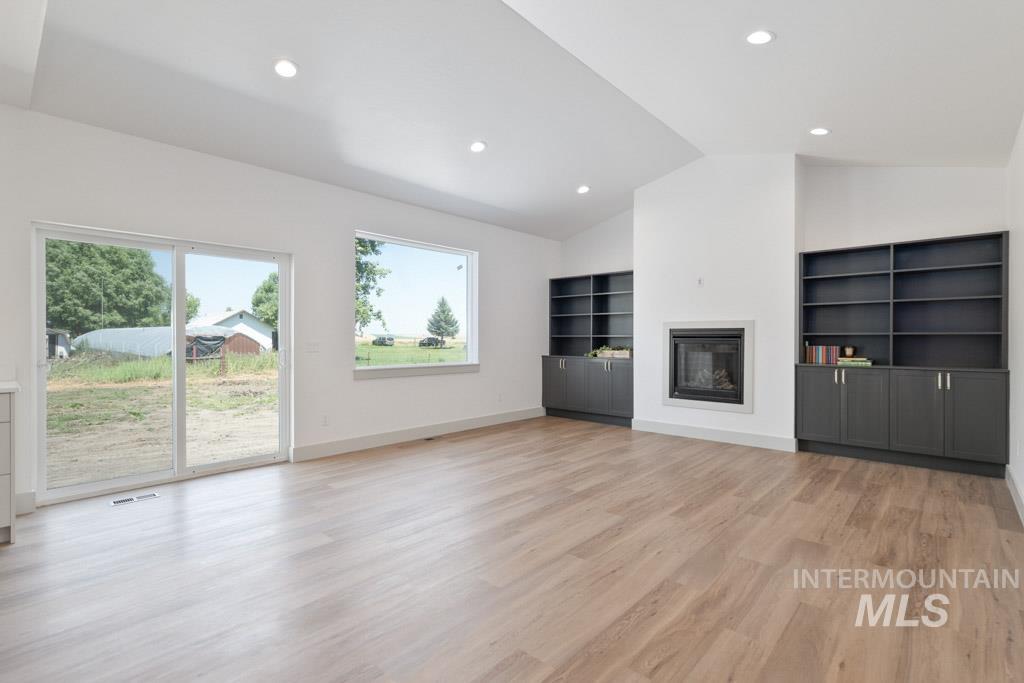 516 Maple Crt, Genesee, Idaho 83832, 3 Bedrooms, 2 Bathrooms, Residential For Sale, Price $497,500,MLS 98996373