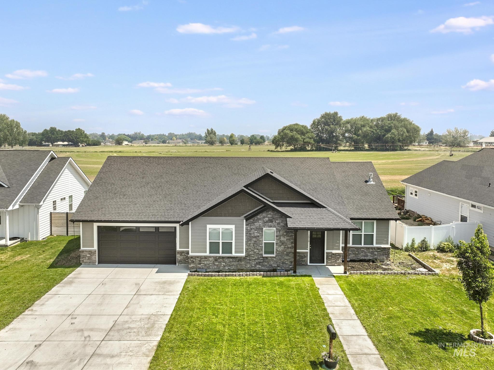 1510 Mountain View Drive, Gooding, Idaho 83330, 3 Bedrooms, 2 Bathrooms, Residential For Sale, Price $465,000,MLS 98996374