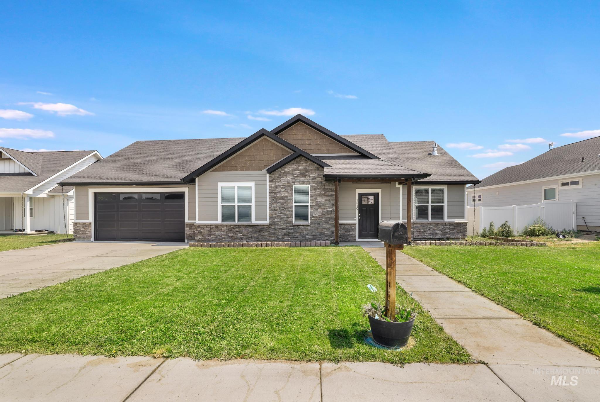 1510 Mountain View Drive, Gooding, Idaho 83330, 3 Bedrooms, 2 Bathrooms, Residential For Sale, Price $465,000,MLS 98996374