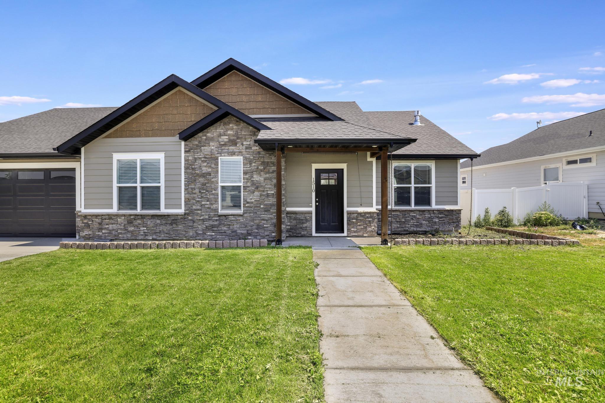 1510 Mountain View Drive, Gooding, Idaho 83330, 3 Bedrooms, 2 Bathrooms, Residential For Sale, Price $465,000,MLS 98996374