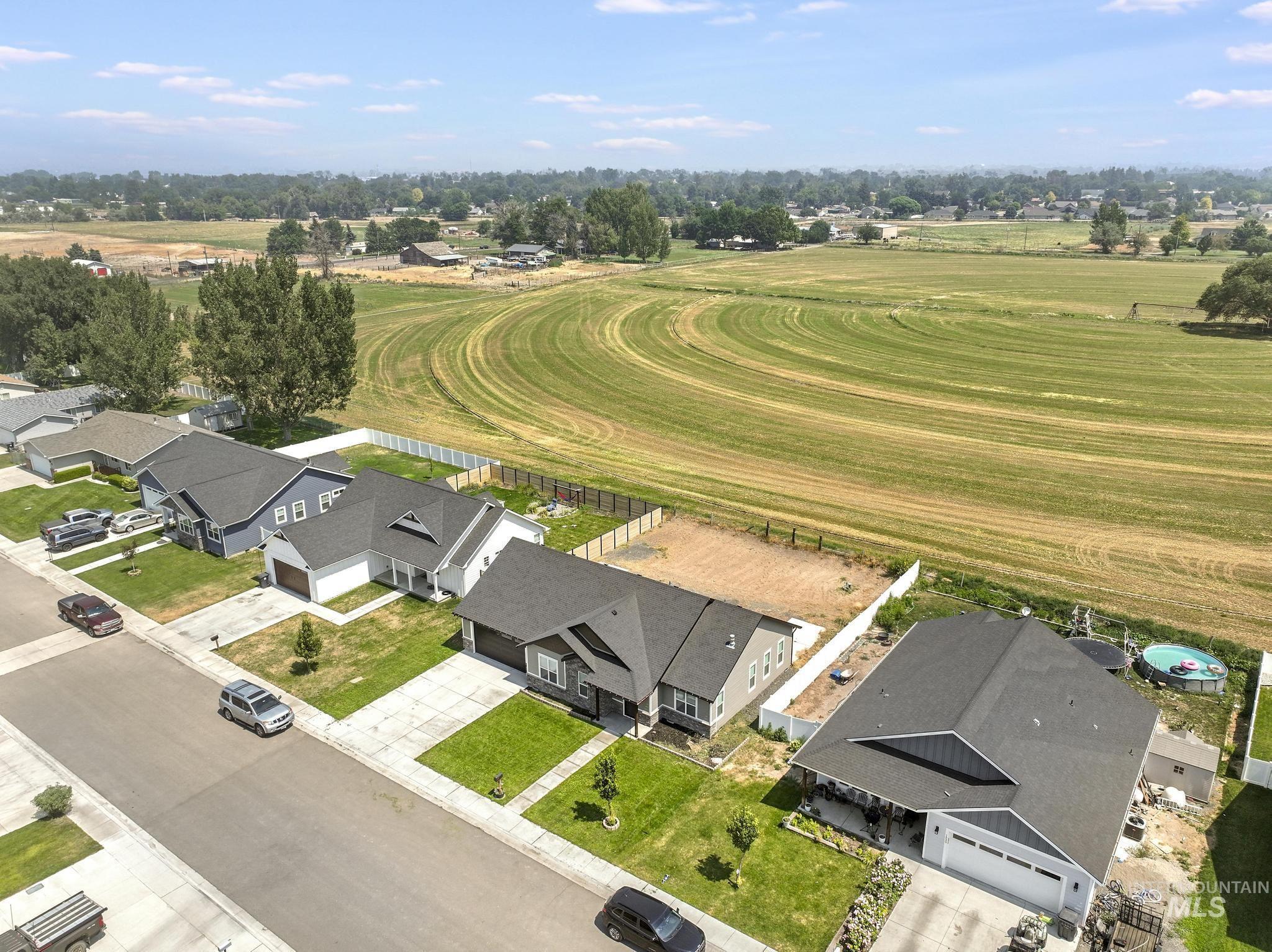 1510 Mountain View Drive, Gooding, Idaho 83330, 3 Bedrooms, 2 Bathrooms, Residential For Sale, Price $465,000,MLS 98996374