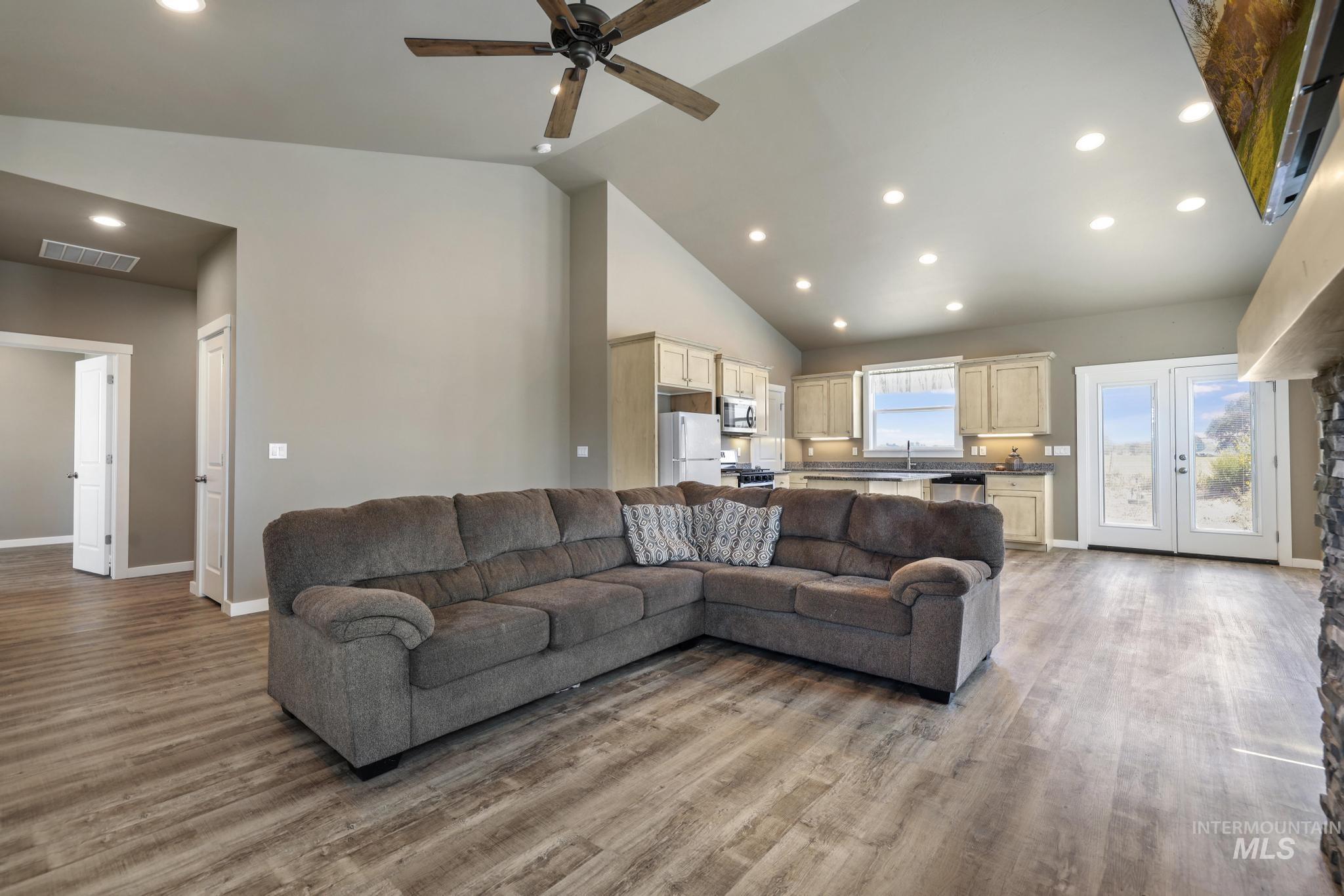1510 Mountain View Drive, Gooding, Idaho 83330, 3 Bedrooms, 2 Bathrooms, Residential For Sale, Price $465,000,MLS 98996374