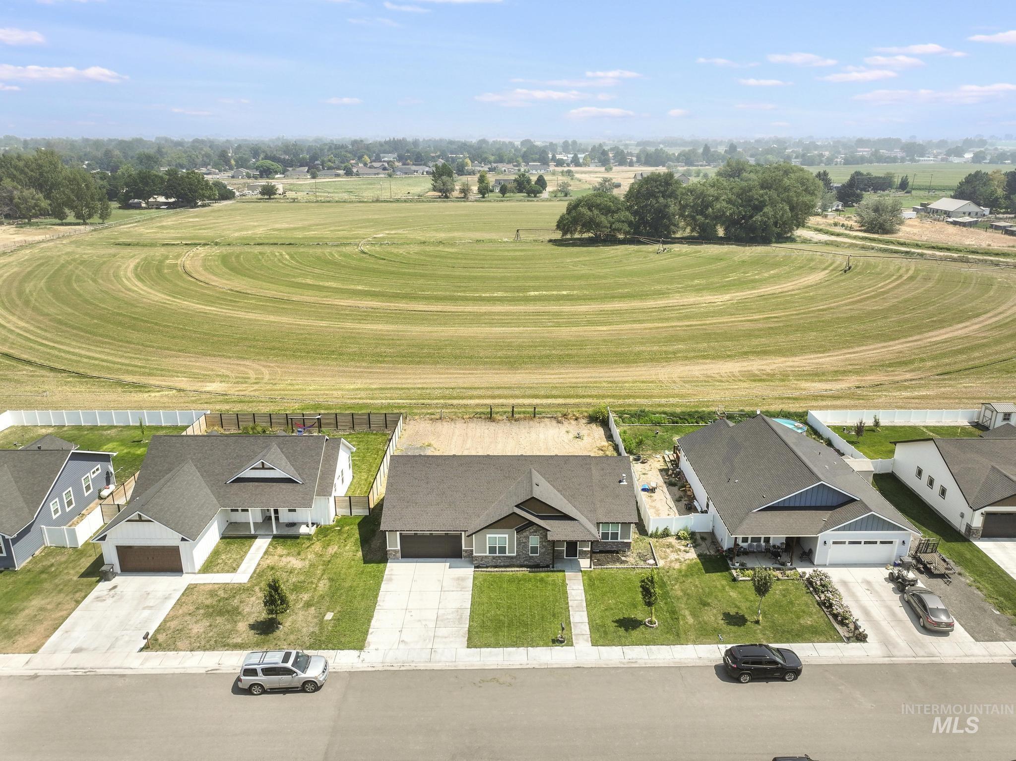 1510 Mountain View Drive, Gooding, Idaho 83330, 3 Bedrooms, 2 Bathrooms, Residential For Sale, Price $465,000,MLS 98996374