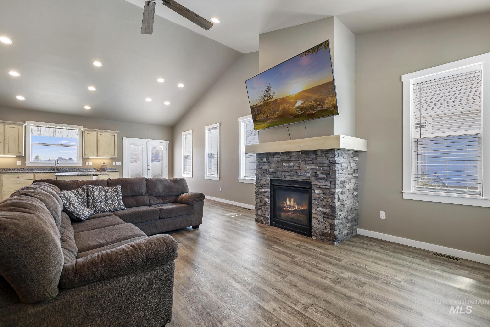 1510 Mountain View Drive, Gooding, Idaho 83330, 3 Bedrooms, 2 Bathrooms, Residential For Sale, Price $465,000,MLS 98996374