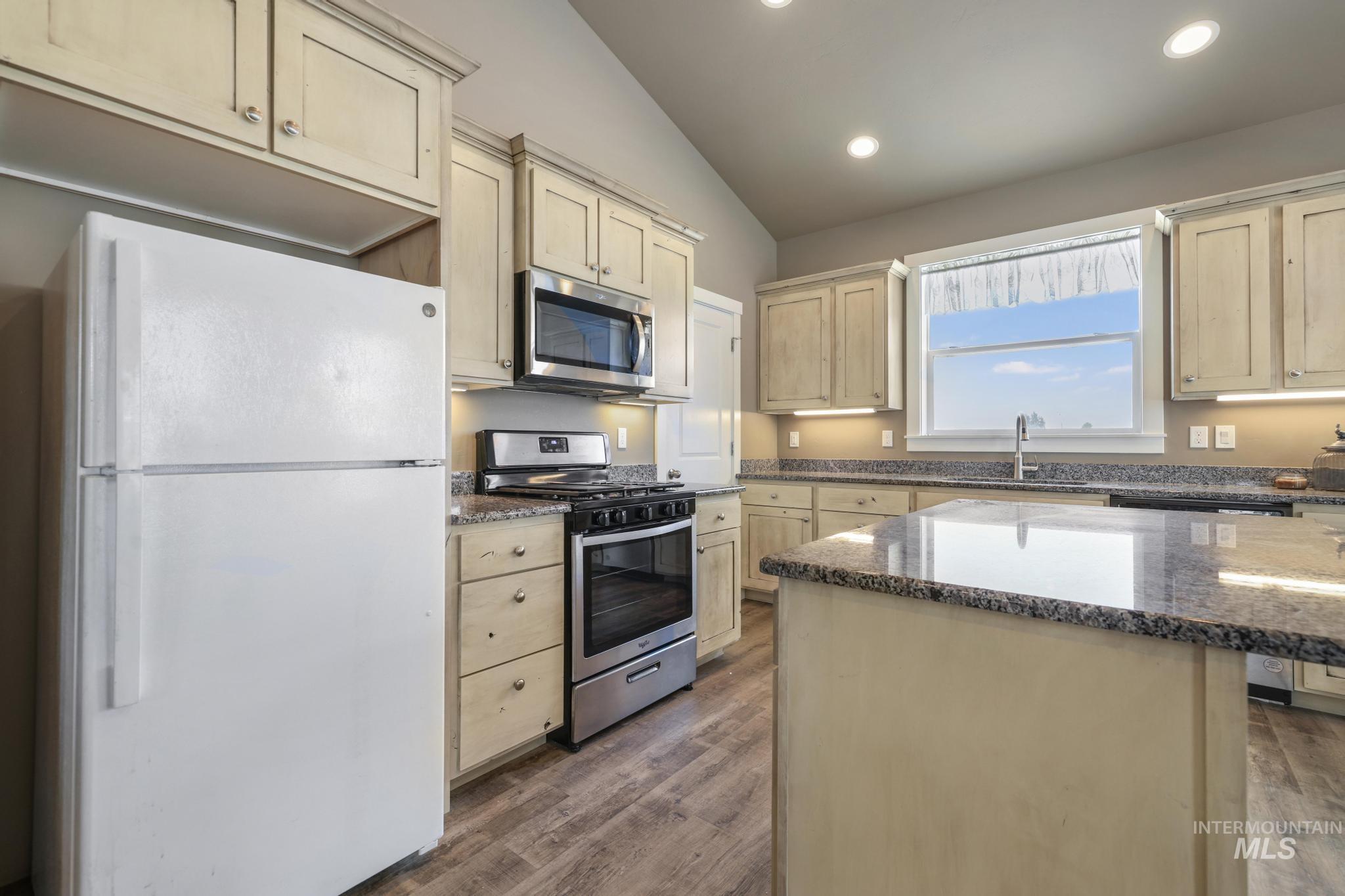 1510 Mountain View Drive, Gooding, Idaho 83330, 3 Bedrooms, 2 Bathrooms, Residential For Sale, Price $465,000,MLS 98996374