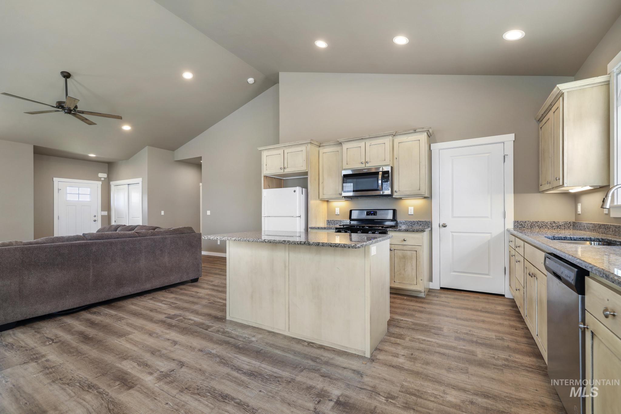 1510 Mountain View Drive, Gooding, Idaho 83330, 3 Bedrooms, 2 Bathrooms, Residential For Sale, Price $465,000,MLS 98996374