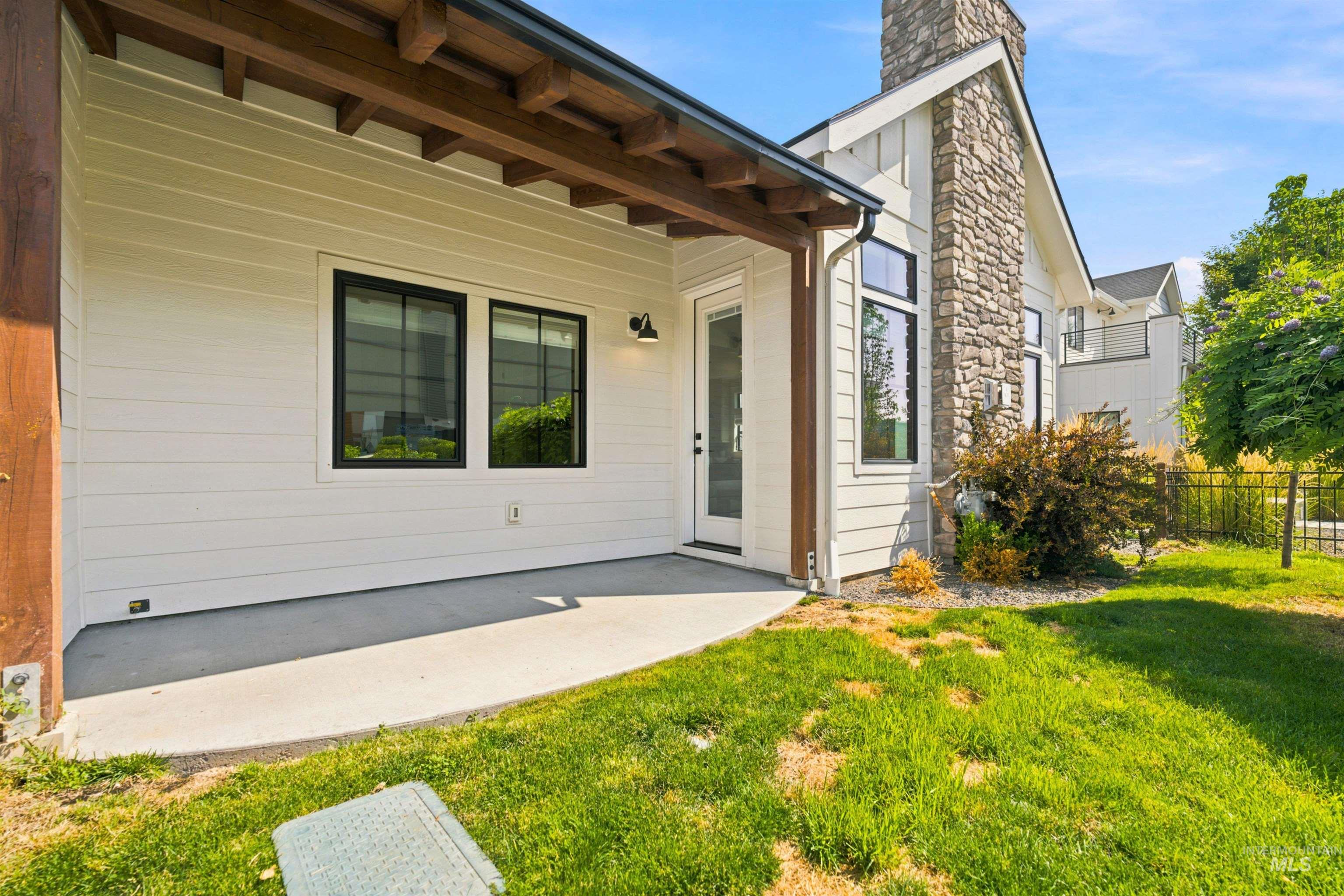 4275 W Bay Oak Lane, Meridian, Idaho 83646, 3 Bedrooms, 2.5 Bathrooms, Residential For Sale, Price $644,900,MLS 98996376