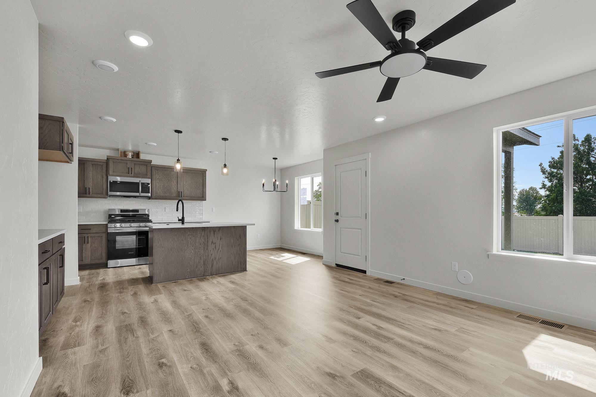 345 N 18th, Payette, Idaho 83661, 3 Bedrooms, 2.5 Bathrooms, Residential For Sale, Price $315,000, 98996380