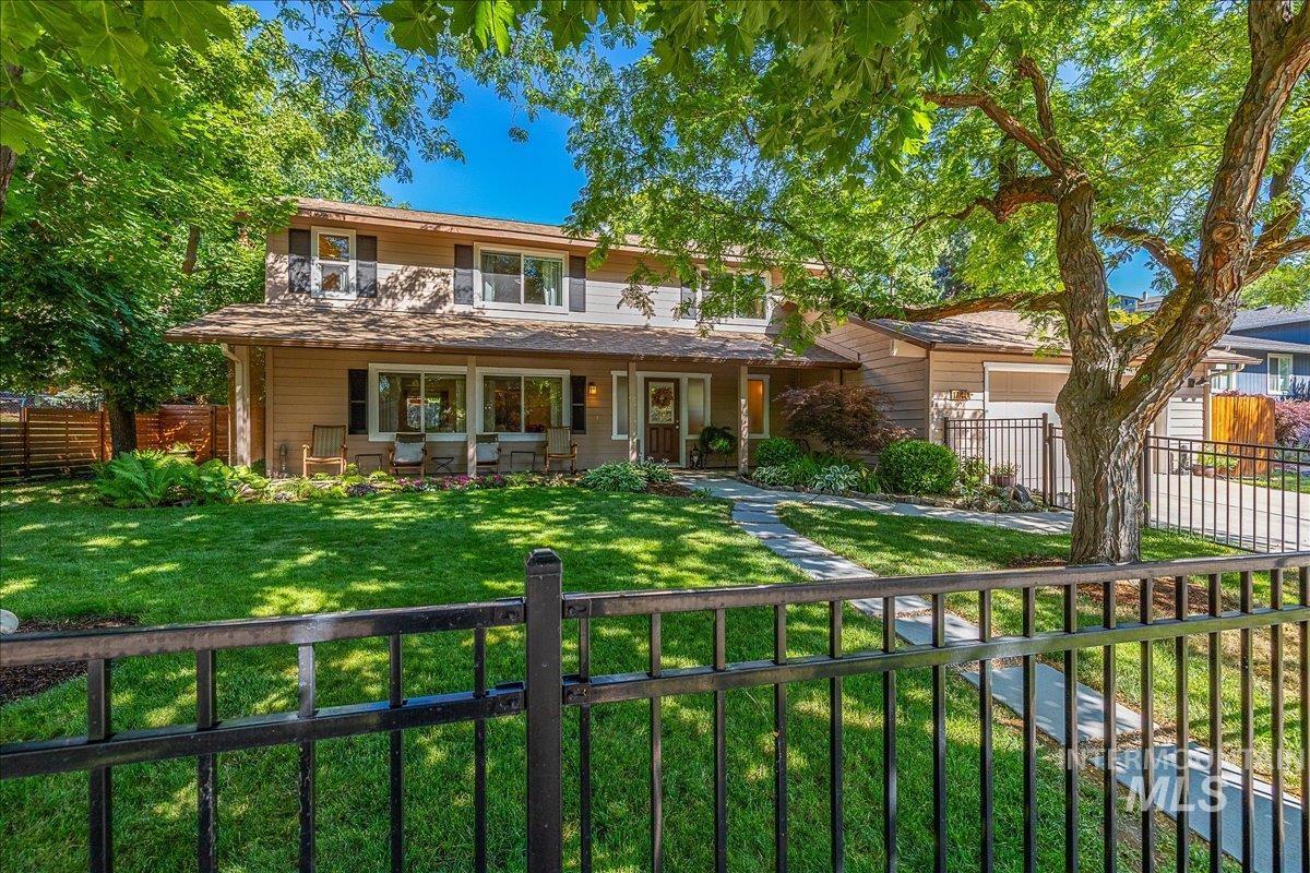 1740 E Ridgecrest Dr, Boise, Idaho 83712, 4 Bedrooms, 2.5 Bathrooms, Residential For Sale, Price $789,900,MLS 98996391