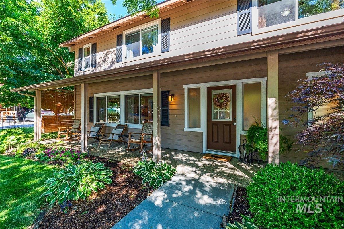 1740 E Ridgecrest Dr, Boise, Idaho 83712, 4 Bedrooms, 2.5 Bathrooms, Residential For Sale, Price $789,900,MLS 98996391