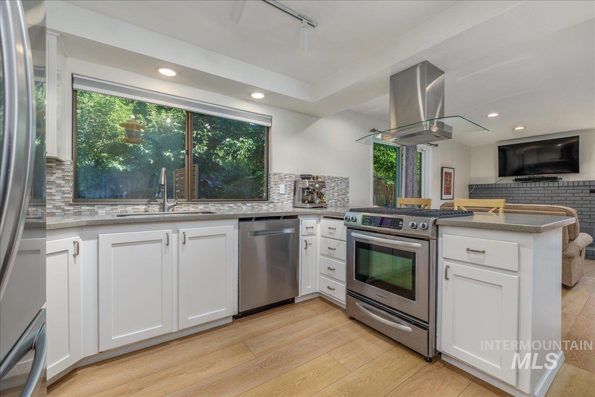 1740 E Ridgecrest Dr, Boise, Idaho 83712, 4 Bedrooms, 2.5 Bathrooms, Residential For Sale, Price $789,900,MLS 98996391