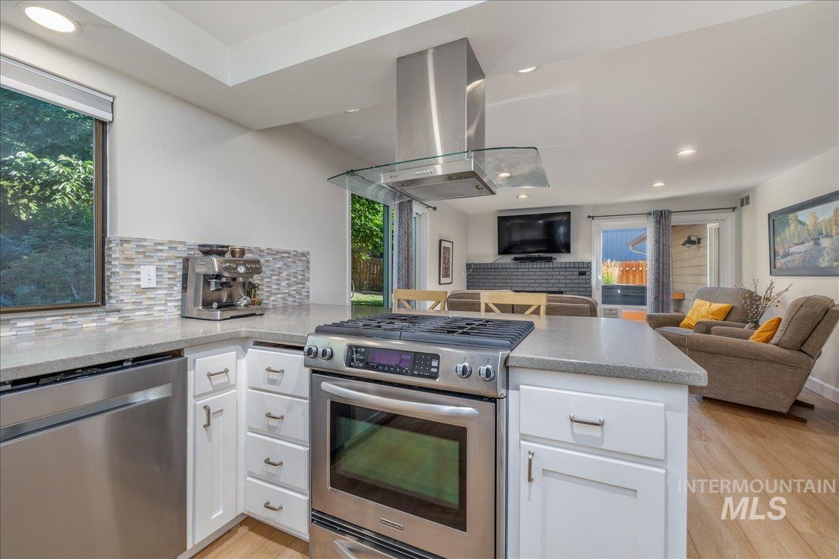 1740 E Ridgecrest Dr, Boise, Idaho 83712, 4 Bedrooms, 2.5 Bathrooms, Residential For Sale, Price $789,900,MLS 98996391