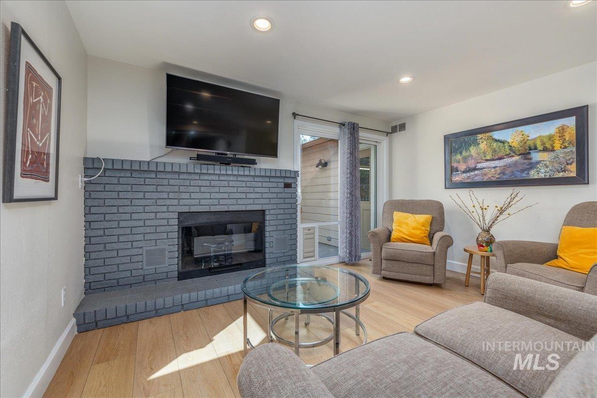 1740 E Ridgecrest Dr, Boise, Idaho 83712, 4 Bedrooms, 2.5 Bathrooms, Residential For Sale, Price $789,900,MLS 98996391
