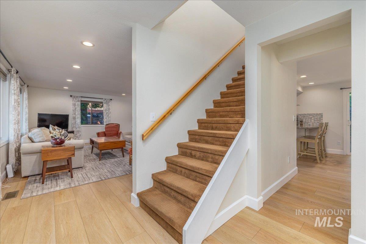 1740 E Ridgecrest Dr, Boise, Idaho 83712, 4 Bedrooms, 2.5 Bathrooms, Residential For Sale, Price $789,900,MLS 98996391