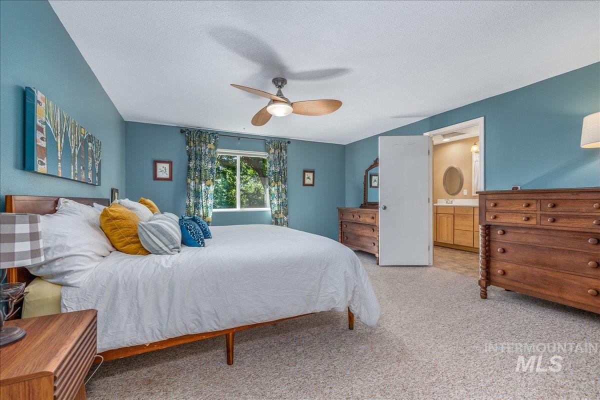 1740 E Ridgecrest Dr, Boise, Idaho 83712, 4 Bedrooms, 2.5 Bathrooms, Residential For Sale, Price $789,900,MLS 98996391