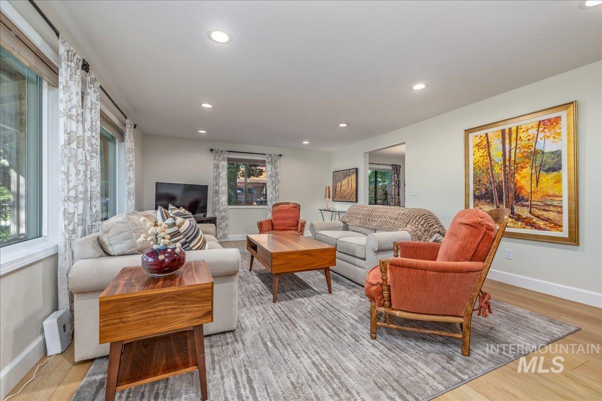 1740 E Ridgecrest Dr, Boise, Idaho 83712, 4 Bedrooms, 2.5 Bathrooms, Residential For Sale, Price $789,900,MLS 98996391