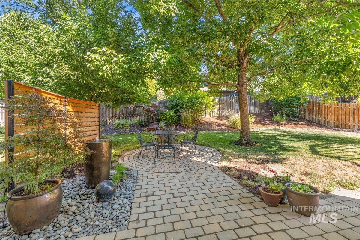1740 E Ridgecrest Dr, Boise, Idaho 83712, 4 Bedrooms, 2.5 Bathrooms, Residential For Sale, Price $789,900,MLS 98996391