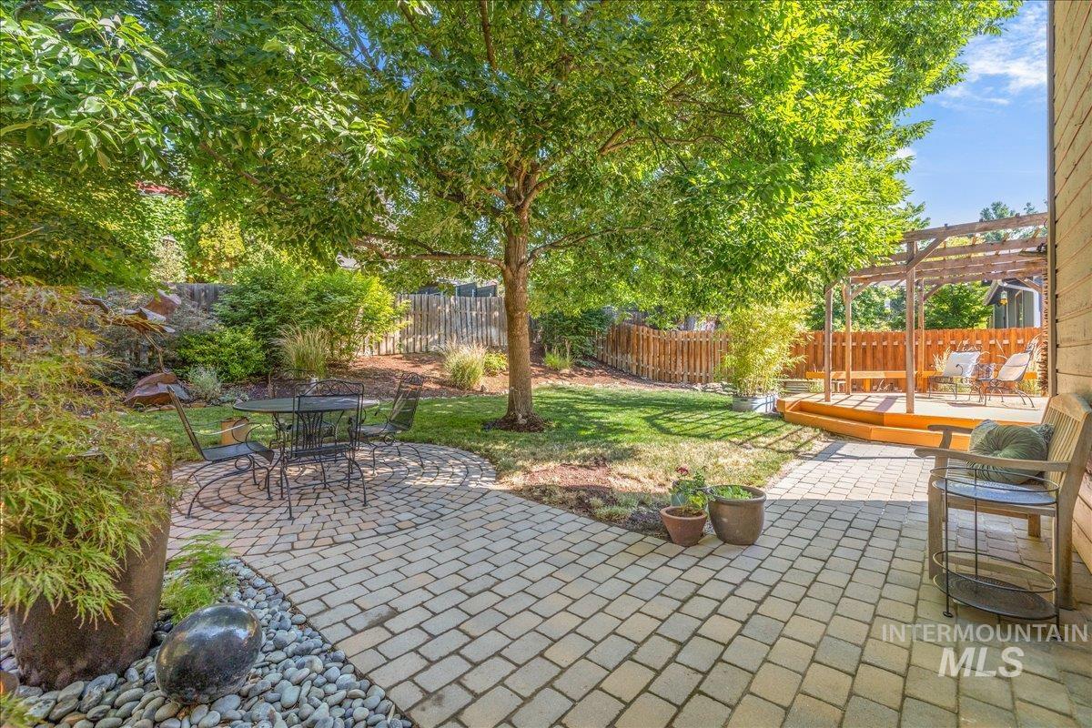 1740 E Ridgecrest Dr, Boise, Idaho 83712, 4 Bedrooms, 2.5 Bathrooms, Residential For Sale, Price $789,900,MLS 98996391