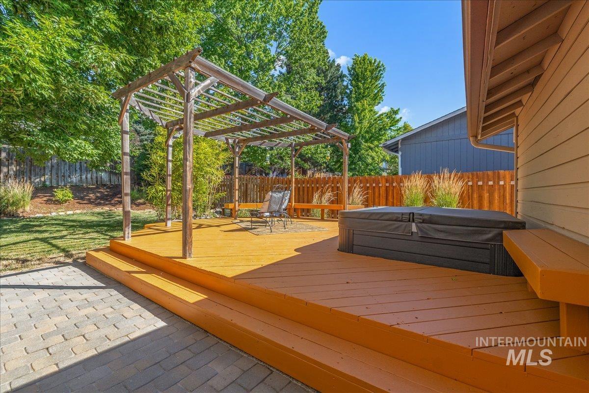 1740 E Ridgecrest Dr, Boise, Idaho 83712, 4 Bedrooms, 2.5 Bathrooms, Residential For Sale, Price $789,900,MLS 98996391