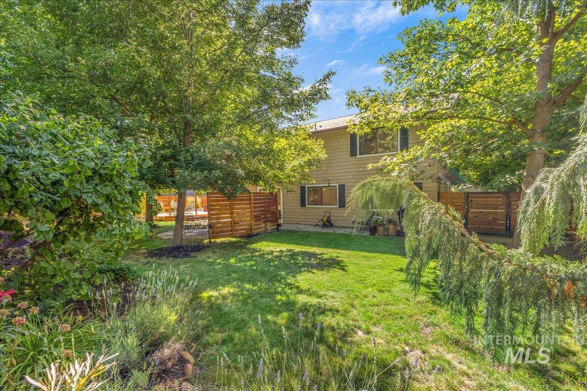 1740 E Ridgecrest Dr, Boise, Idaho 83712, 4 Bedrooms, 2.5 Bathrooms, Residential For Sale, Price $789,900,MLS 98996391