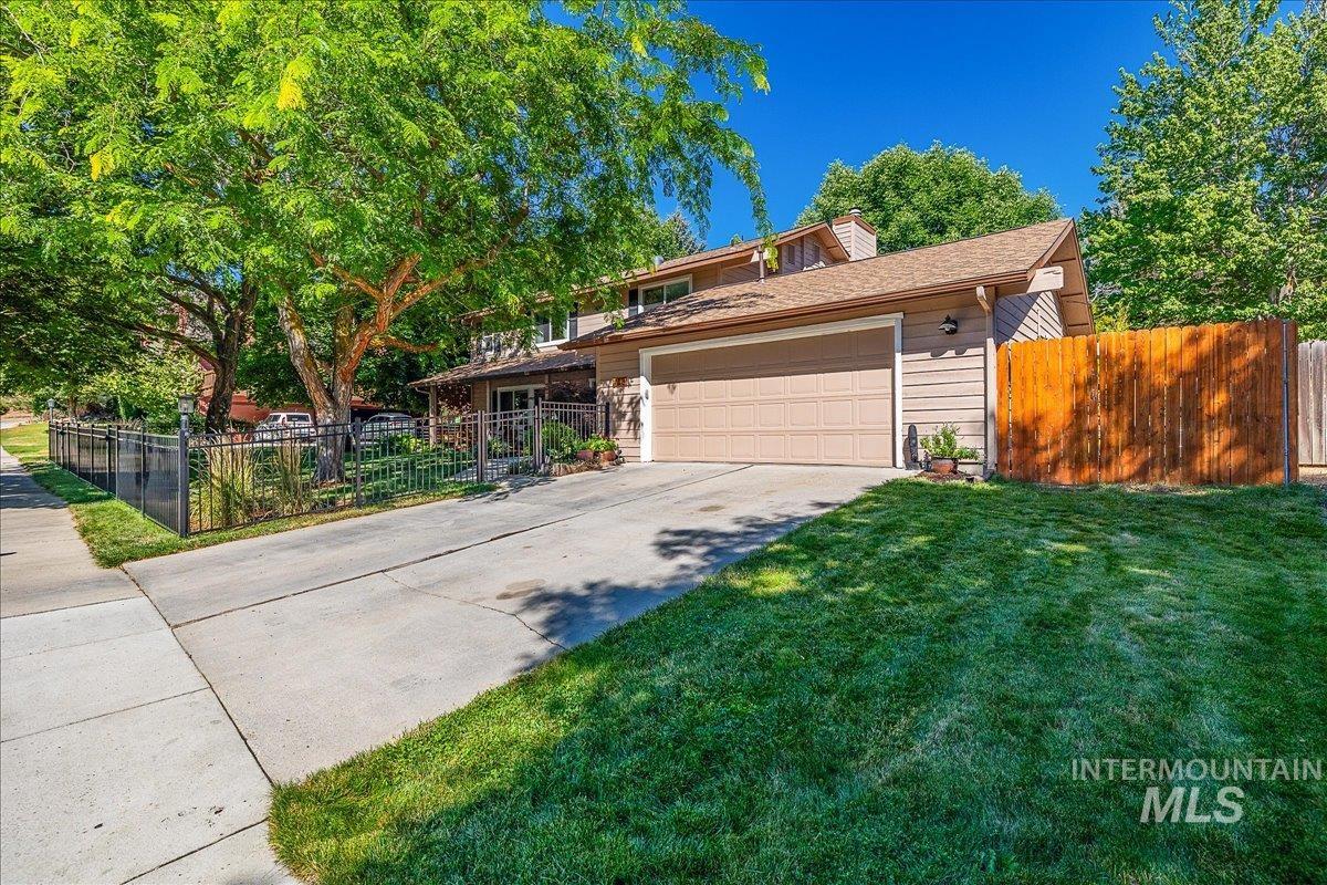 1740 E Ridgecrest Dr, Boise, Idaho 83712, 4 Bedrooms, 2.5 Bathrooms, Residential For Sale, Price $789,900,MLS 98996391