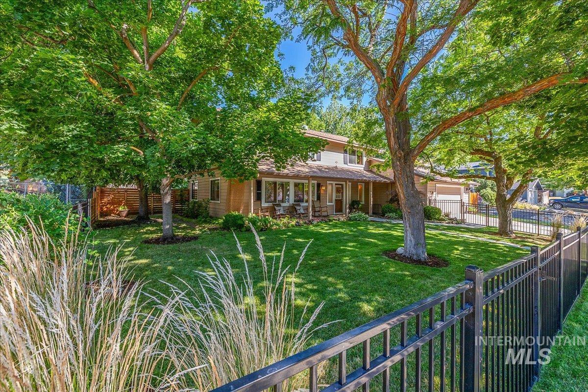1740 E Ridgecrest Dr, Boise, Idaho 83712, 4 Bedrooms, 2.5 Bathrooms, Residential For Sale, Price $789,900,MLS 98996391