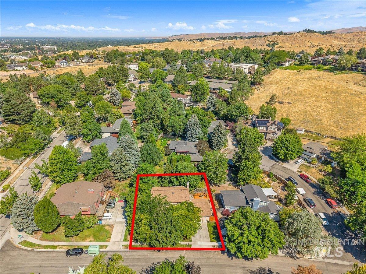 1740 E Ridgecrest Dr, Boise, Idaho 83712, 4 Bedrooms, 2.5 Bathrooms, Residential For Sale, Price $789,900,MLS 98996391
