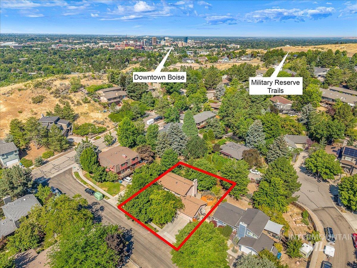 1740 E Ridgecrest Dr, Boise, Idaho 83712, 4 Bedrooms, 2.5 Bathrooms, Residential For Sale, Price $789,900,MLS 98996391