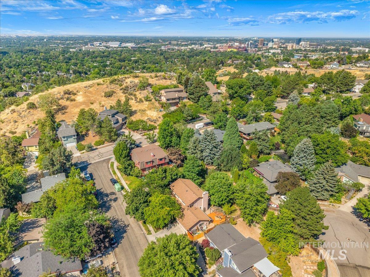 1740 E Ridgecrest Dr, Boise, Idaho 83712, 4 Bedrooms, 2.5 Bathrooms, Residential For Sale, Price $789,900,MLS 98996391