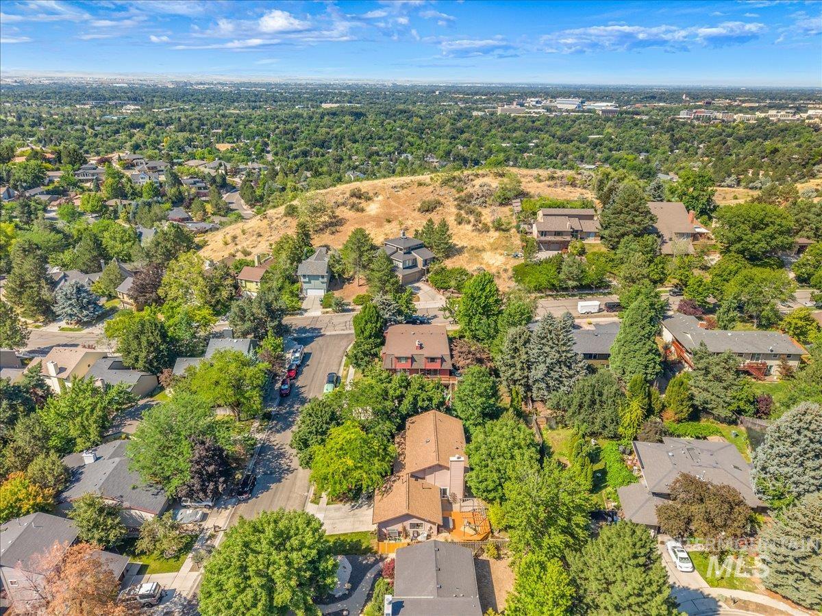 1740 E Ridgecrest Dr, Boise, Idaho 83712, 4 Bedrooms, 2.5 Bathrooms, Residential For Sale, Price $789,900,MLS 98996391