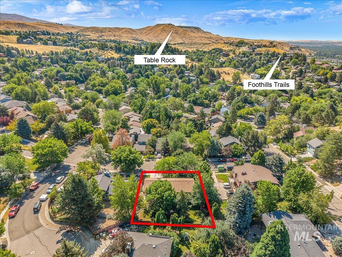 1740 E Ridgecrest Dr, Boise, Idaho 83712, 4 Bedrooms, 2.5 Bathrooms, Residential For Sale, Price $789,900,MLS 98996391