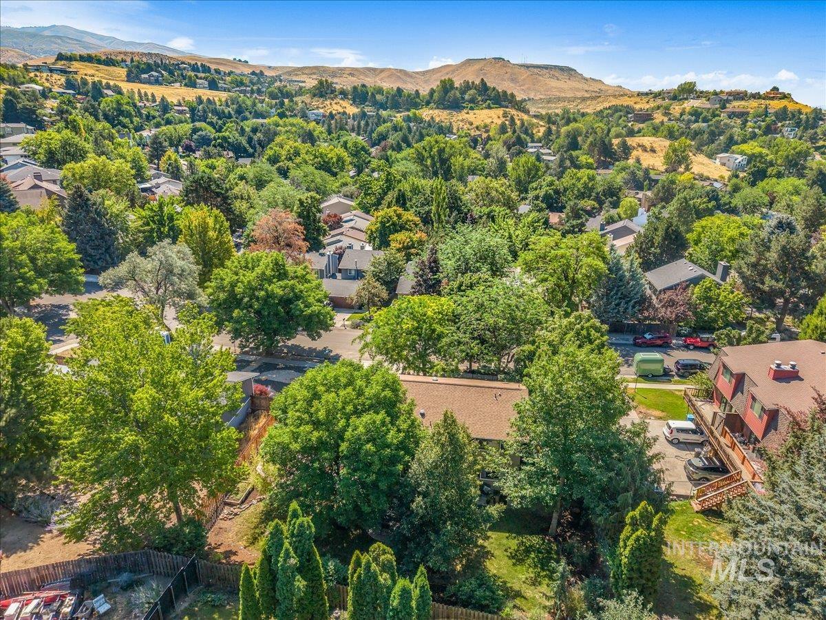 1740 E Ridgecrest Dr, Boise, Idaho 83712, 4 Bedrooms, 2.5 Bathrooms, Residential For Sale, Price $789,900,MLS 98996391