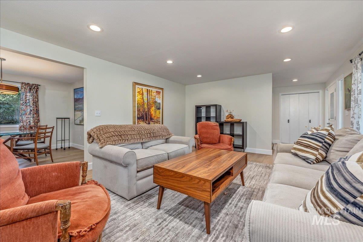 1740 E Ridgecrest Dr, Boise, Idaho 83712, 4 Bedrooms, 2.5 Bathrooms, Residential For Sale, Price $789,900,MLS 98996391